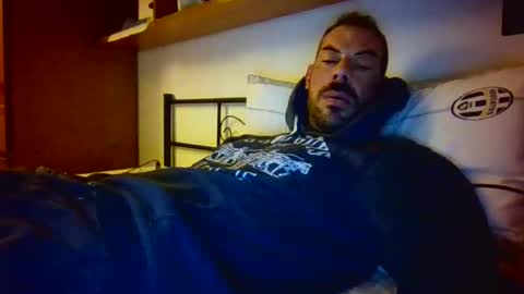 Snapshot of slevin1983 chatting on November 16, 2:44 pm slevin online show from November 16, 2:44 pm