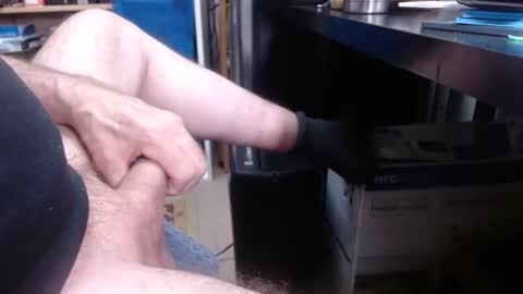 Snapshot of sliderguy699 chatting on February 14, 7:10 pm sliderguy699 online show from February 14, 7:10 pm