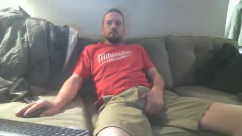 Snapshot of slim4beardad chatting on November 5, 12:10 am masc slim dude for bears online show from November 5, 12:10 am