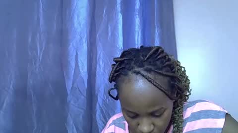 Snapshot of slim_alicia chatting on December 16, 2:49 am Alicia online show from December 16, 2:49 am