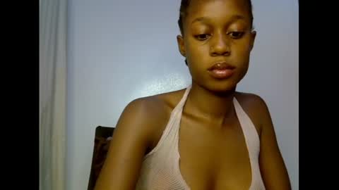 Snapshot of slim_candy12 chatting on June 25, 7:35 am Lily online show from June 25, 7:35 am
