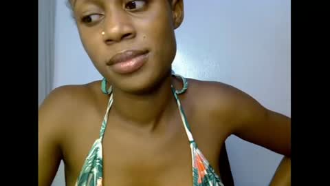 Snapshot of slim_candy12 chatting on July 13, 8:33 pm Lily online show from July 13, 8:33 pm
