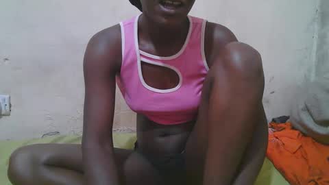 Snapshot of slim_girl3 chatting on May 18, 5:24 am slim_girl3 online show from May 18, 5:24 am