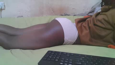 Snapshot of slim_girl3 chatting on May 21, 7:21 pm slim_girl3 online show from May 21, 7:21 pm