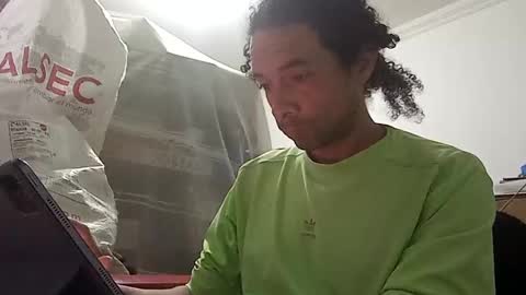 Snapshot of slimboyxxx chatting on February 7, 5:52 am Slimboyxxx online show from February 7, 5:52 am