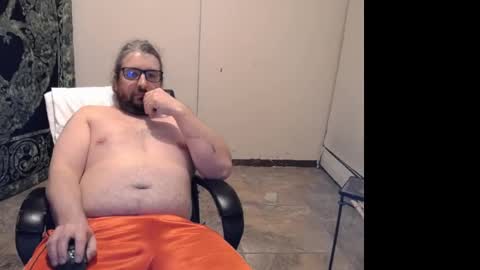 Snapshot of slimdizzy64 chatting on March 2, 12:42 am slave drew or slut online show from March 2, 12:42 am
