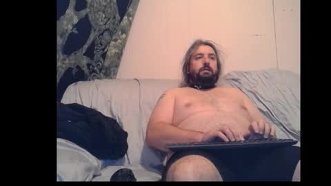 Snapshot of slimdizzy64 chatting on November 10, 2:21 am slave drew or slut online show from November 10, 2:21 am