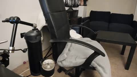 Snapshot of slimguerrilla chatting on December 31, 1:04 am Slimguerrilla online show from December 31, 1:04 am