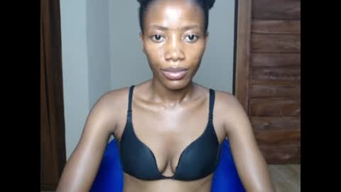 Snapshot of slimxxdool chatting on June 17, 7:04 pm call me love online show from June 17, 7:04 pm