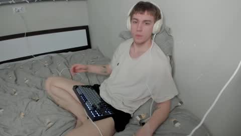 Snapshot of slippery_baby chatting on January 8, 10:04 am Mila online show from January 8, 10:04 am