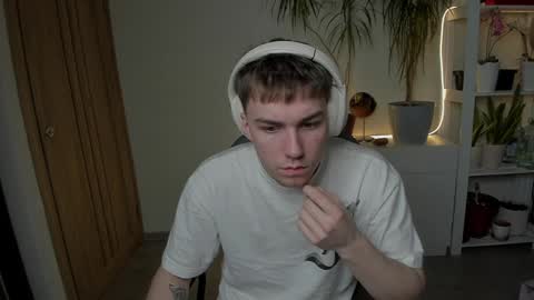 Snapshot of slippery_baby chatting on January 19, 1:22 pm Mila online show from January 19, 1:22 pm