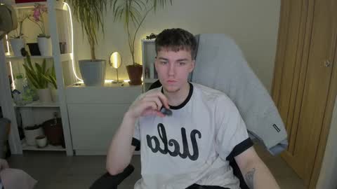 Snapshot of slippery_baby chatting on January 23, 1:35 pm Mila online show from January 23, 1:35 pm