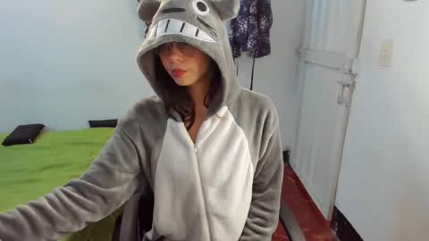 slone03 online show from November 20, 7:57 pm