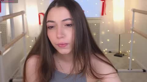 Snapshot of slow_flower chatting on January 17, 12:21 pm Emilia online show from January 17, 12:21 pm