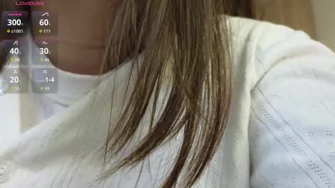 Snapshot of slow_flower chatting on January 31, 7:11 pm Emilia online show from January 31, 7:11 pm