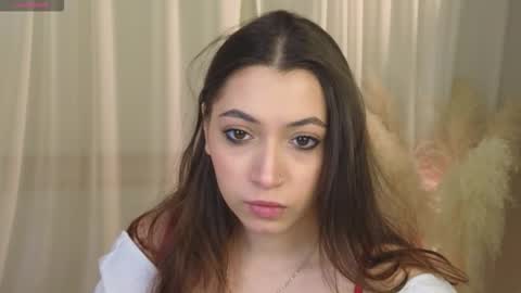 Snapshot of slow_flower chatting on February 10, 12:20 pm Emilia online show from February 10, 12:20 pm