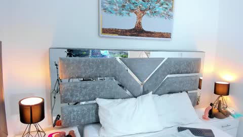 Snapshot of slut_milf_ chatting on January 17, 7:50 pm slut_milf_ online show from January 17, 7:50 pm