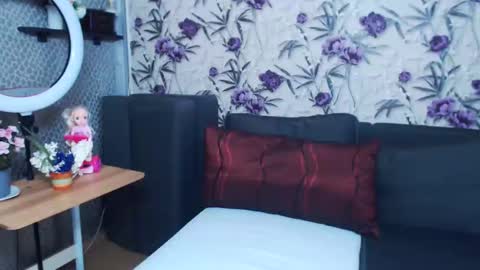 slutihmami online show from March 21, 6:07 am