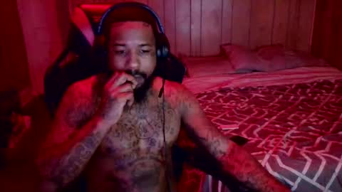 Snapshot of slutmeout007 chatting on January 11, 12:32 pm KingTarzan online show from January 11, 12:32 pm