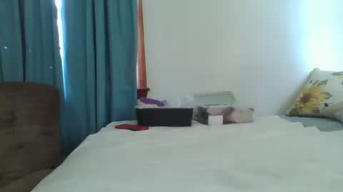 Snapshot of sluttamer72 chatting on February 4, 4:18 pm Jade and Thomas online show from February 4, 4:18 pm