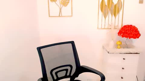 Snapshot of slutty_vanna chatting on February 22, 7:14 pm mia online show from February 22, 7:14 pm