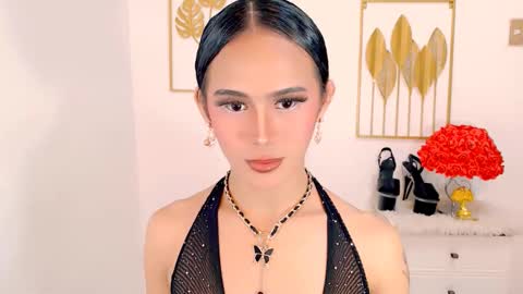 Snapshot of slutty_vanna chatting on March 6, 12:00 am mia online show from March 6, 12:00 am