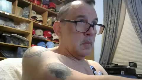 Snapshot of sluttyslave81 chatting on November 25, 6:46 am sluttyslave81 online show from November 25, 6:46 am