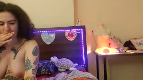Snapshot of sluttysuzie17 chatting on May 28, 2:14 pm SluttySuzie17 online show from May 28, 2:14 pm