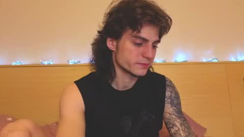 Snapshot of sly_gus chatting on April 19, 7:16 pm Gus online show from April 19, 7:16 pm