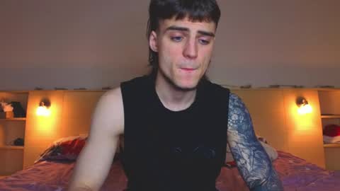 Snapshot of sly_gus chatting on April 26, 4:37 pm Gus online show from April 26, 4:37 pm