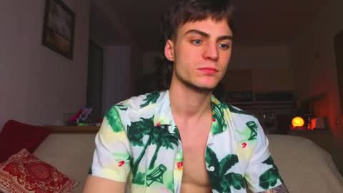 Snapshot of sly_gus chatting on May 9, 4:56 pm Gus online show from May 9, 4:56 pm