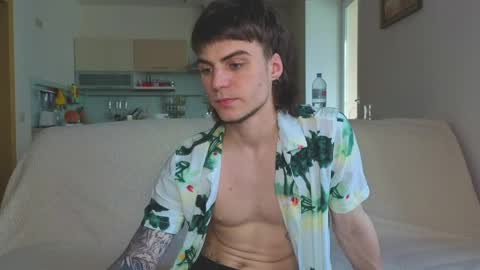Snapshot of sly_gus chatting on May 26, 12:45 pm Gus online show from May 26, 12:45 pm