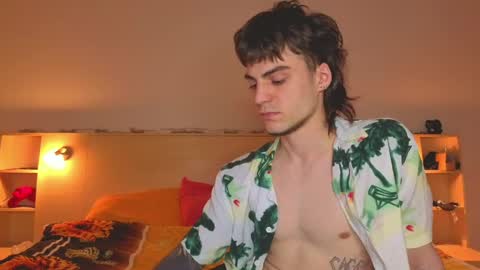 Snapshot of sly_gus chatting on May 29, 4:27 pm Gus online show from May 29, 4:27 pm