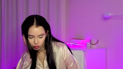 Snapshot of slyshypie chatting on January 31, 7:11 pm Lily online show from January 31, 7:11 pm