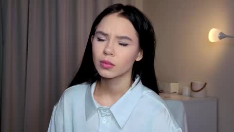 Snapshot of slyshypie chatting on February 5, 1:27 pm Lily online show from February 5, 1:27 pm