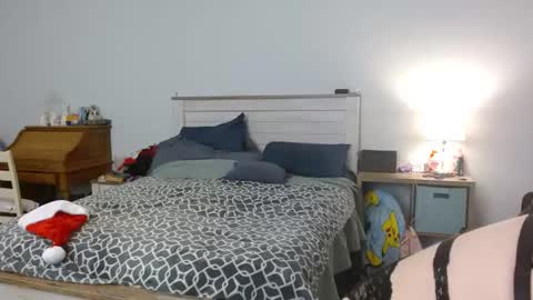 Snapshot of slytherinmylf23 chatting on December 8, 2:39 am Rachel Lawrence online show from December 8, 2:39 am