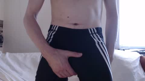 Snapshot of slytyboy chatting on June 24, 9:52 am SLUTYBOY online show from June 24, 9:52 am