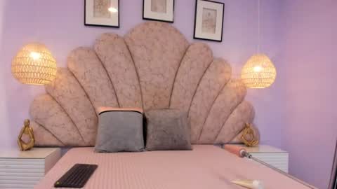 Snapshot of small_sun2 chatting on July 1, 10:39 am online show from July 1, 10:39 am