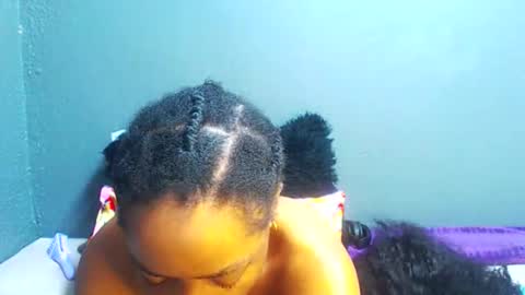 Snapshot of smallboobsxx chatting on May 17, 5:16 am smallboobsxx online show from May 17, 5:16 am