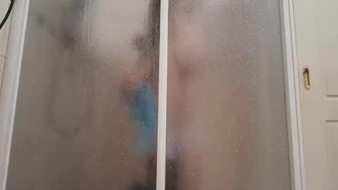 Snapshot of smallone8825 chatting on May 29, 5:44 pm smallone8825 online show from May 29, 5:44 pm