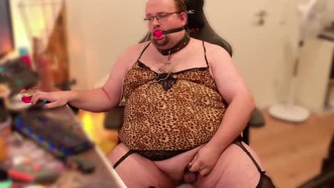 Snapshot of smbuddy42 chatting on December 8, 9:41 pm Sissybear online show from December 8, 9:41 pm