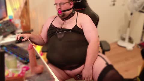 Snapshot of smbuddy42 chatting on February 5, 9:40 pm Sissybear online show from February 5, 9:40 pm