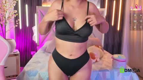 Snapshot of smile__1 chatting on June 3, 7:41 pm smile__1 online show from June 3, 7:41 pm
