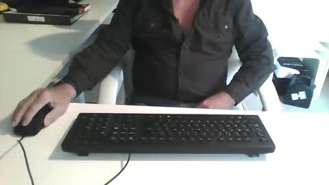 Snapshot of smilesnsmiles chatting on February 3, 9:52 am George online show from February 3, 9:52 am