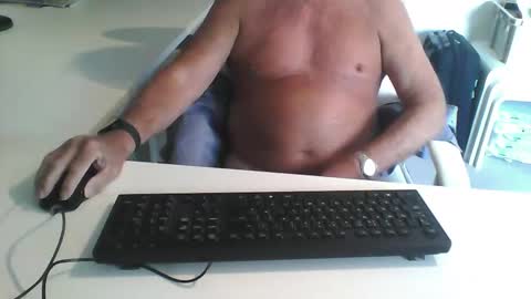 Snapshot of smilesnsmiles chatting on March 12, 11:42 am George online show from March 12, 11:42 am