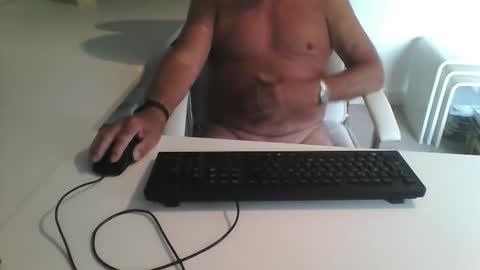 Snapshot of smilesnsmiles chatting on September 18, 9:33 am George online show from September 18, 9:33 am