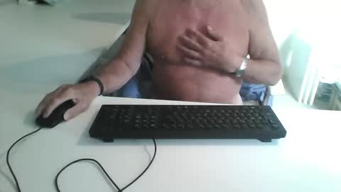 Snapshot of smilesnsmiles chatting on October 20, 3:01 pm George online show from October 20, 3:01 pm