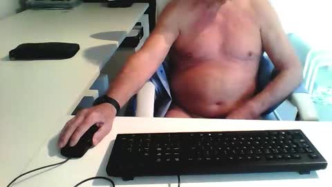 Snapshot of smilesnsmiles chatting on March 26, 5:18 pm George online show from March 26, 5:18 pm