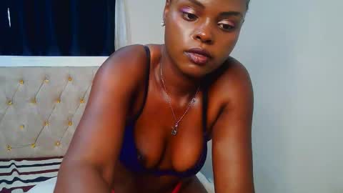 Snapshot of smiley_chocolate chatting on February 18, 8:54 am Smiley chocolate online show from February 18, 8:54 am