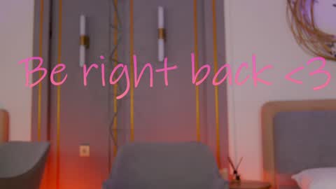 Snapshot of smiley_mia_ chatting on February 4, 8:13 am Mia online show from February 4, 8:13 am